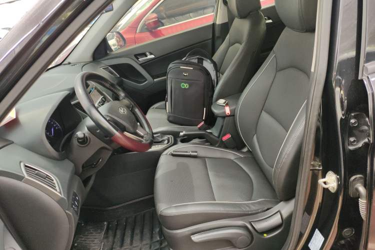 Used Hyundai ix25 2015 1.6L Automatic Two-Wheel Drive Smart GLS Trim Left Front Seat