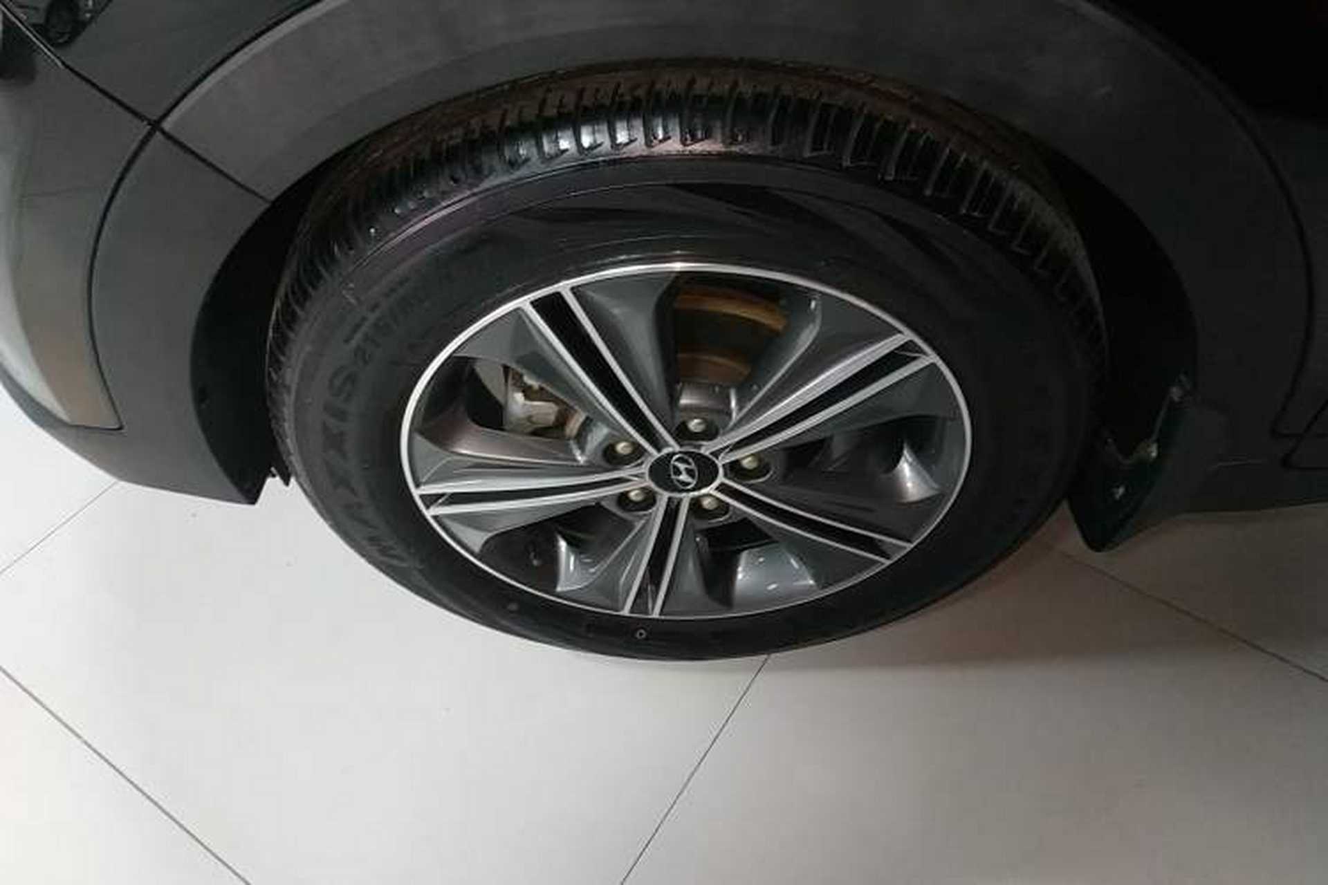Used Hyundai ix25 2015 1.6L Automatic Two-Wheel-Drive Deluxe DLX Model Left Front Wheel Hub