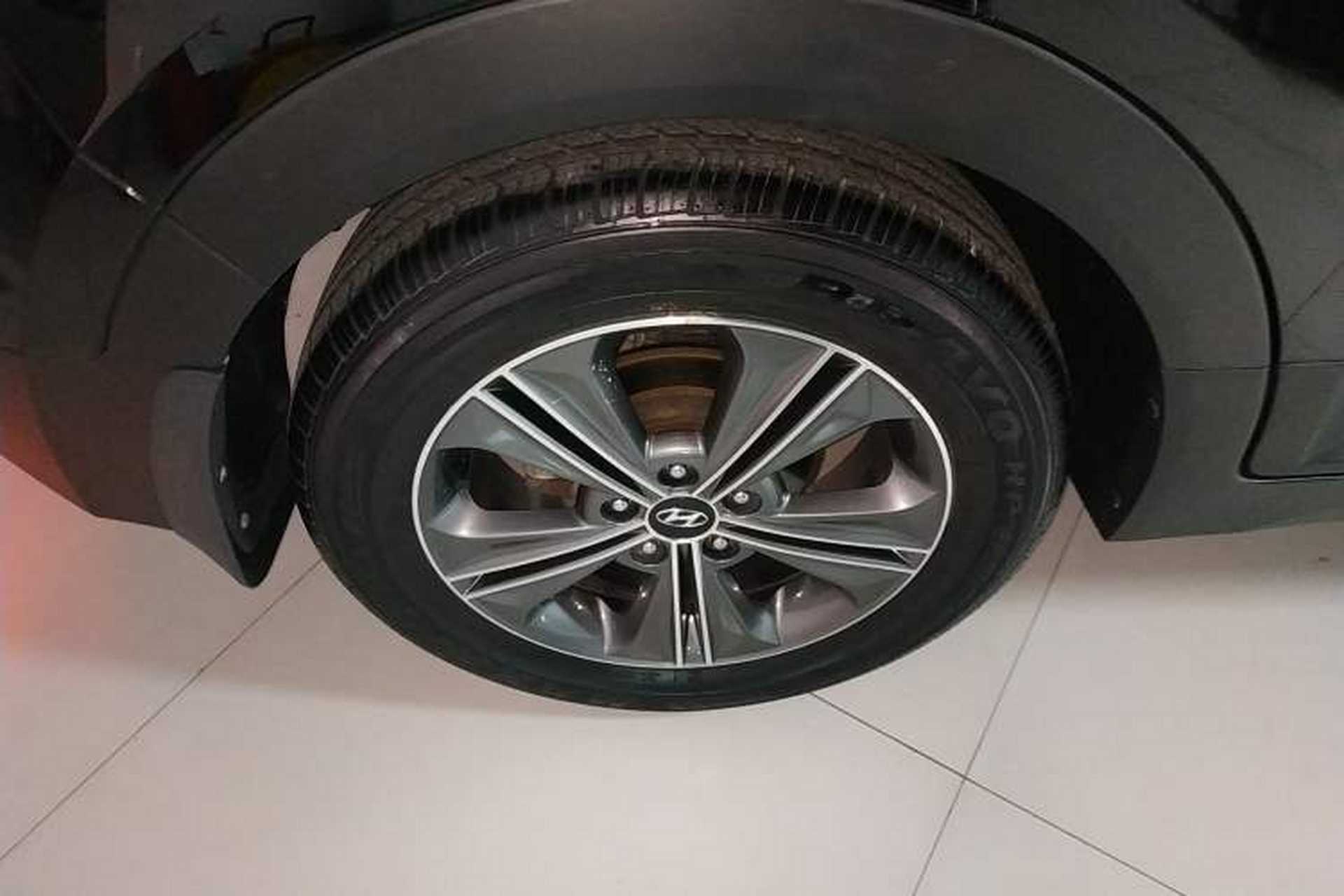 Used Hyundai ix25 2015 1.6L Automatic Two-Wheel-Drive Deluxe DLX Model Right Rear Wheel Hub