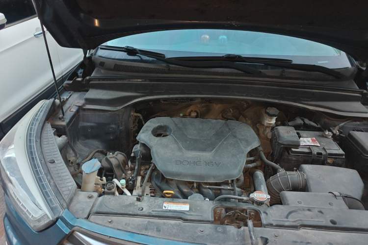 Used Hyundai ix25 2015 1.6L Automatic Two-Wheel-Drive Deluxe DLX Model Engine Bay Right
