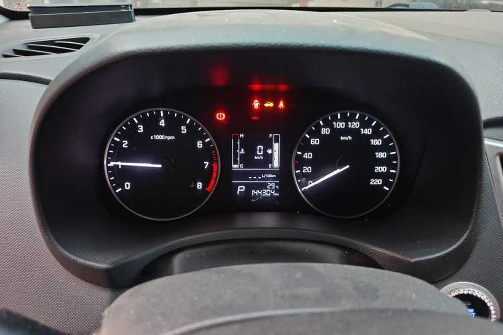 Used Hyundai ix25 2015 1.6L Automatic Two-Wheel-Drive Deluxe DLX Model Instrument Cluster
