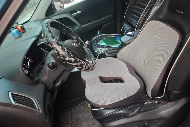 Used Hyundai ix25 2015 1.6L Automatic Two-Wheel-Drive Deluxe DLX Model Left Front Seat