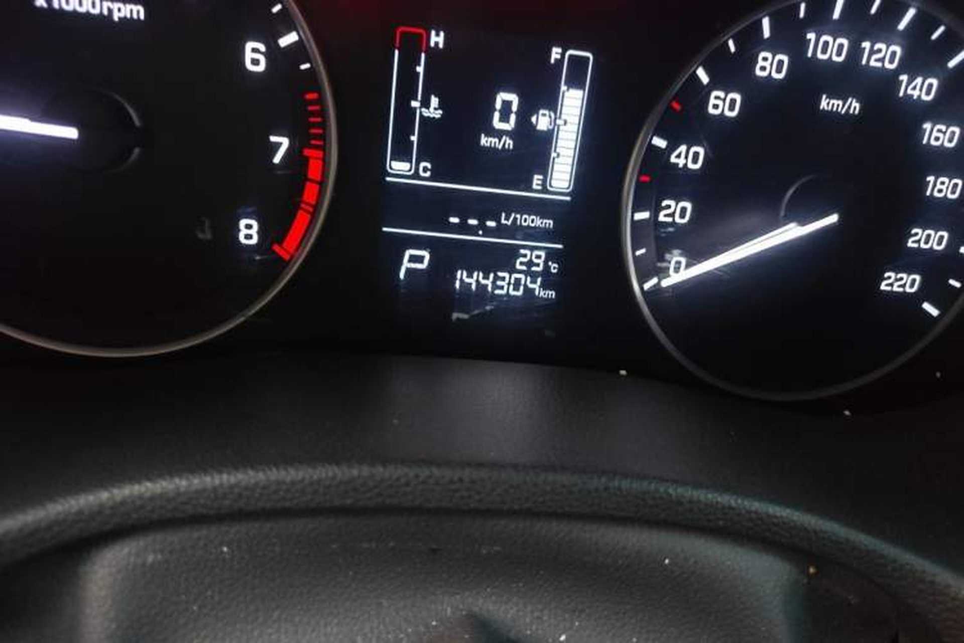 Used Hyundai ix25 2015 1.6L Automatic Two-Wheel-Drive Deluxe DLX Model Odometer Close Up
