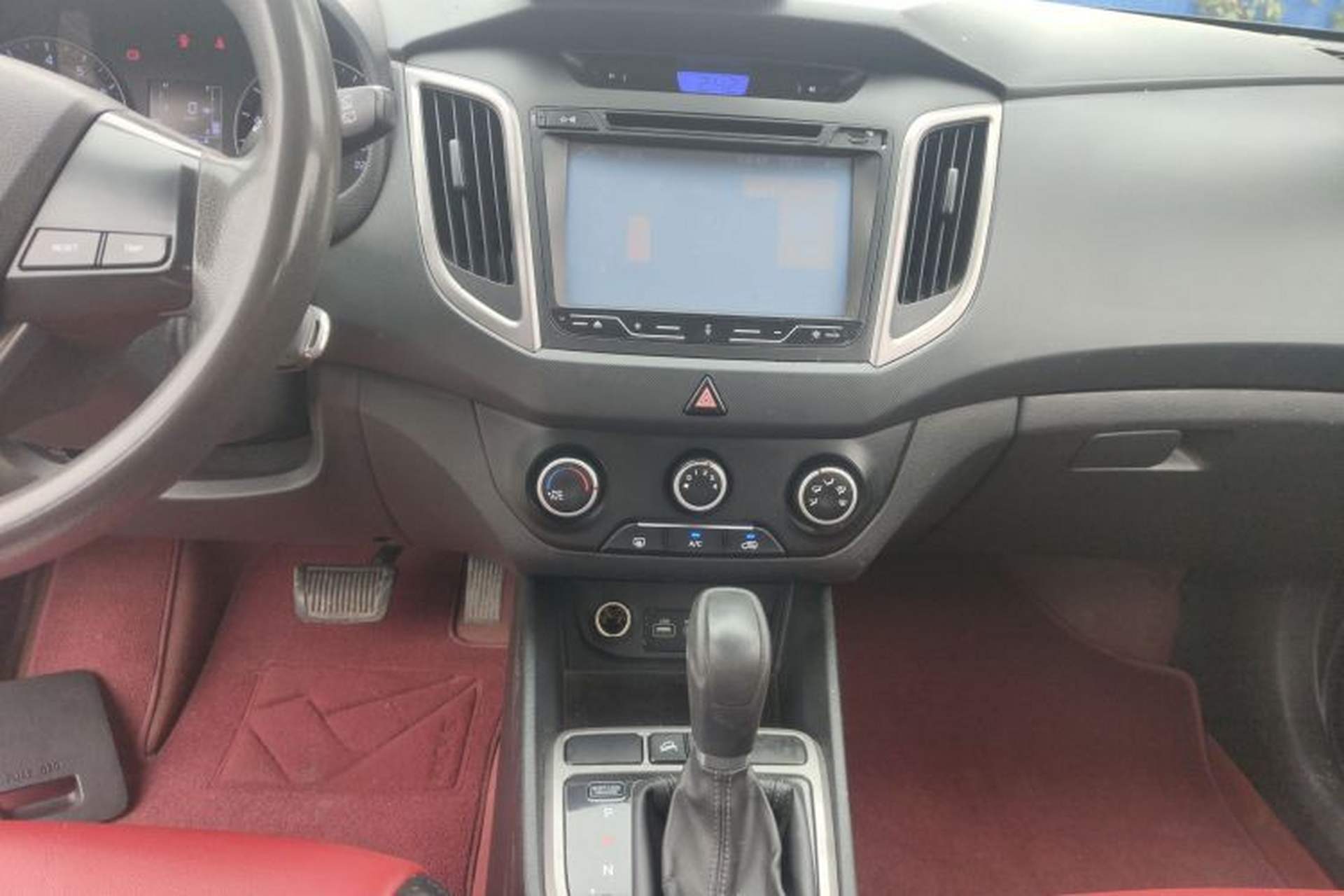 Used Hyundai ix25 2015 1.6L Automatic Two-Wheel Drive Fashionable GS Model Audio And AC Panel