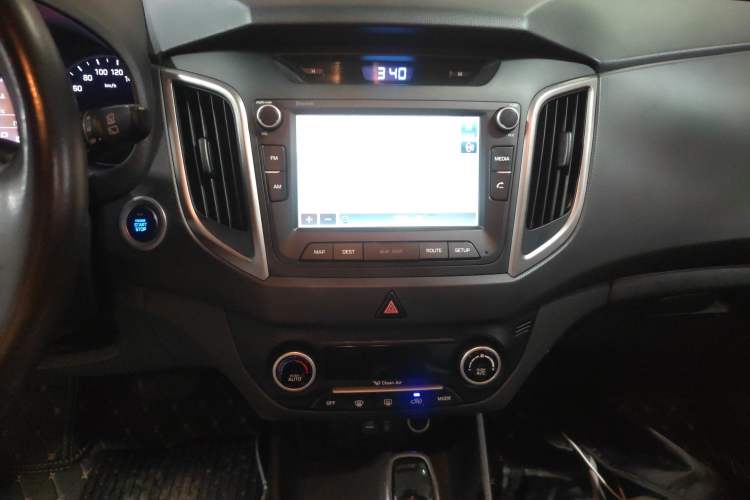 Used Hyundai ix25 2015 1.6L Automatic Two-Wheel-Drive Deluxe DLX Model Audio And AC Panel