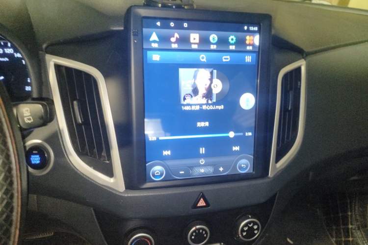 Used Hyundai ix25 2015 1.6L Automatic Two-Wheel Drive Smart GLS Trim Audio And AC Panel