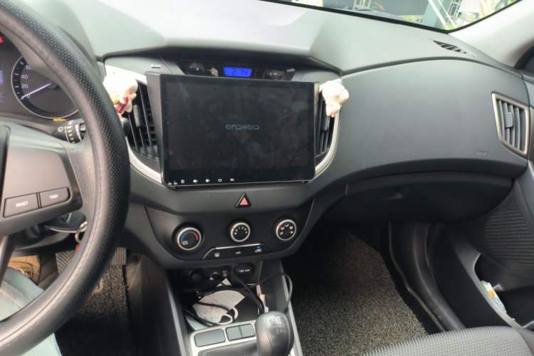 Used Hyundai ix25 2015 1.6L Manual Two-Wheel Drive Fashionable GS Model Audio And AC Panel
