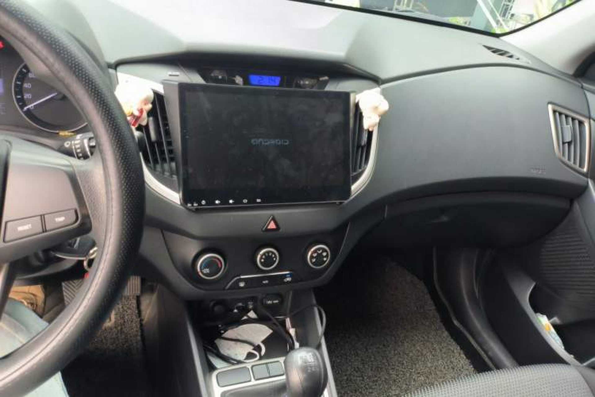 Used Hyundai ix25 2015 1.6L Manual Two-Wheel Drive Fashionable GS Model Audio And AC Panel