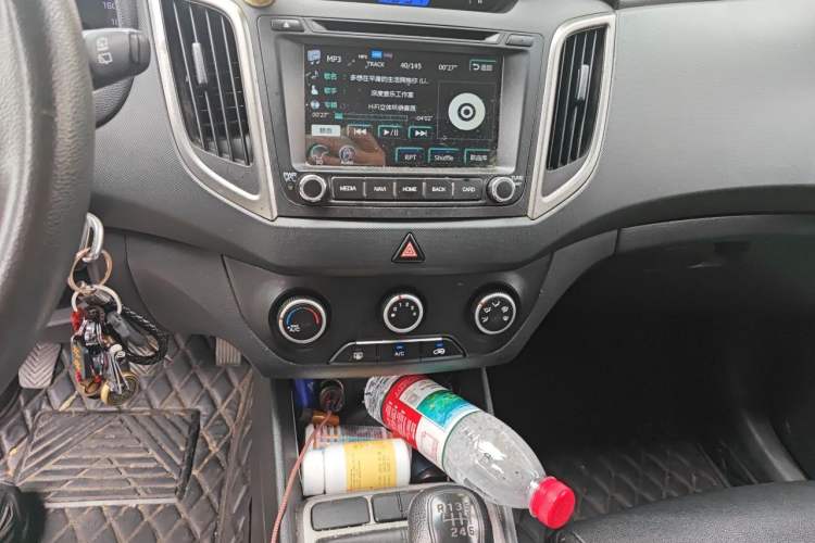 Used Hyundai ix25 2015 1.6L Manual Two-Wheel Drive Fashionable GS Model Audio And AC Panel