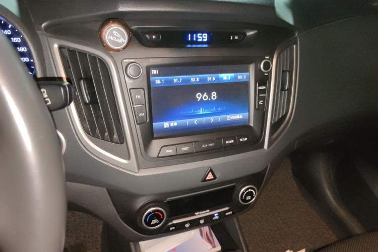 Used Hyundai ix25 2015 1.6L Automatic Two-Wheel-Drive Deluxe DLX Model Audio And AC Panel