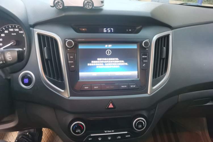 Used Hyundai ix25 2015 2.0L Automatic Two-Wheel Drive Intelligent GLS Audio And AC Panel