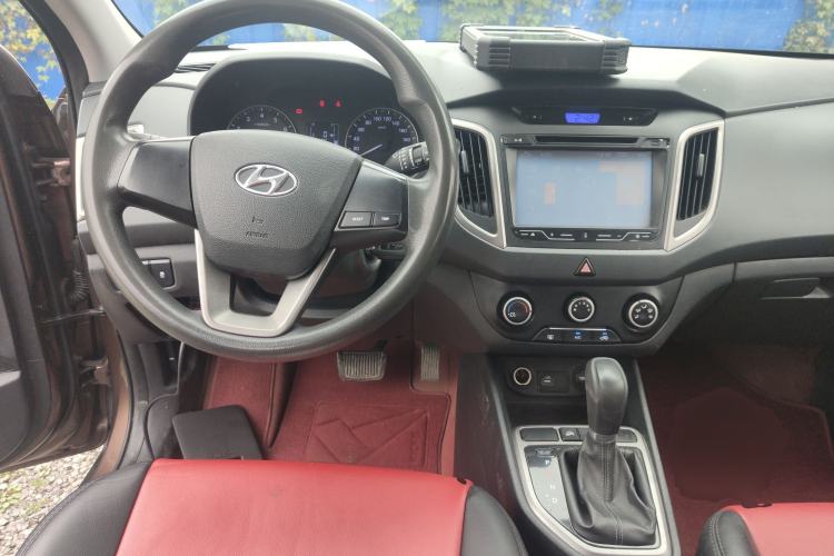 Used Hyundai ix25 2015 1.6L Automatic Two-Wheel Drive Fashionable GS Model Center Console