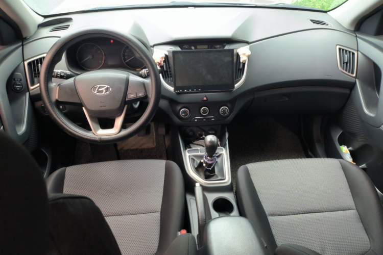 Used Hyundai ix25 2015 1.6L Manual Two-Wheel Drive Fashionable GS Model Center Console