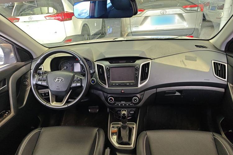 Used Hyundai ix25 2015 2.0L Automatic Two-Wheel Drive Intelligent GLS Center Console