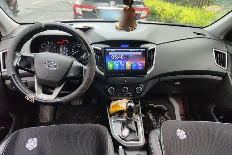Used Hyundai ix25 2015 1.6L Automatic Two-Wheel Drive Smart GLS Trim Center Console