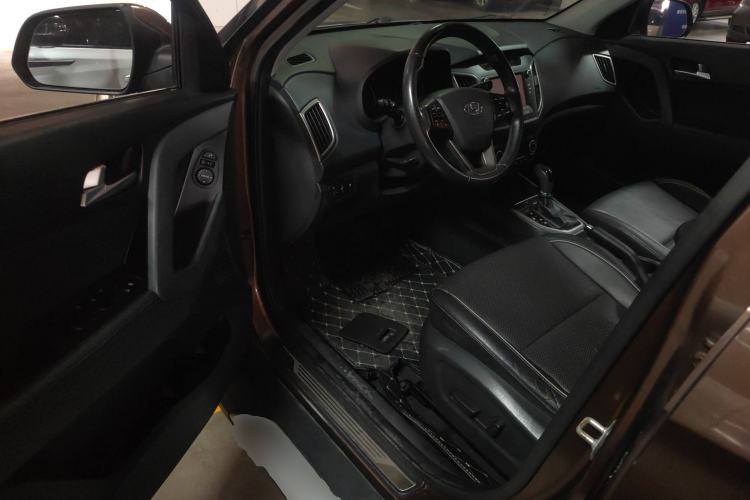 Used Hyundai ix25 2015 1.6L Automatic Two-Wheel-Drive Deluxe DLX Model Driver Seat