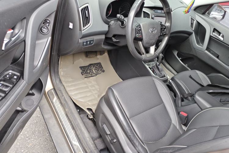 Used Hyundai ix25 2015 1.6L Automatic Two-Wheel-Drive Deluxe DLX Model Driver Seat