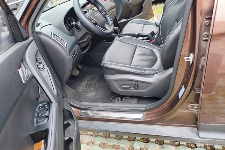 Used Hyundai ix25 2015 1.6L Automatic Two-Wheel-Drive Deluxe DLX Model Driver Seat
