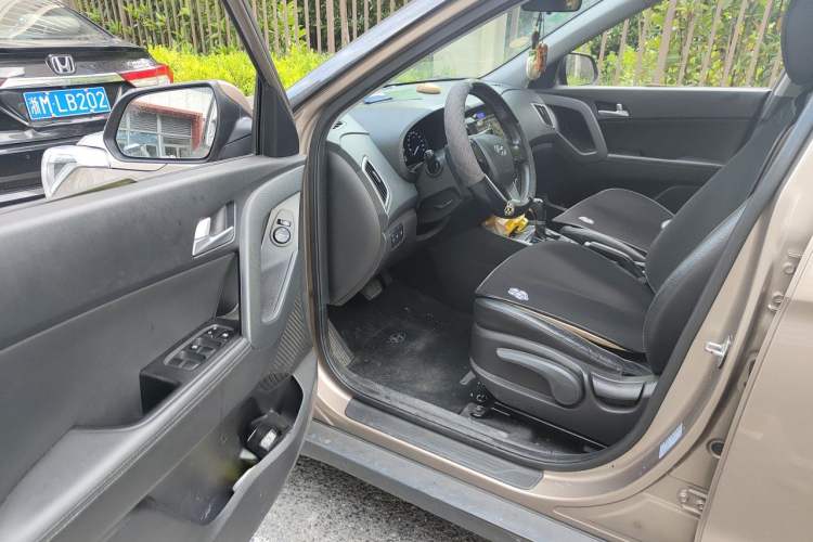 Used Hyundai ix25 2015 1.6L Automatic Two-Wheel Drive Smart GLS Trim Driver Seat