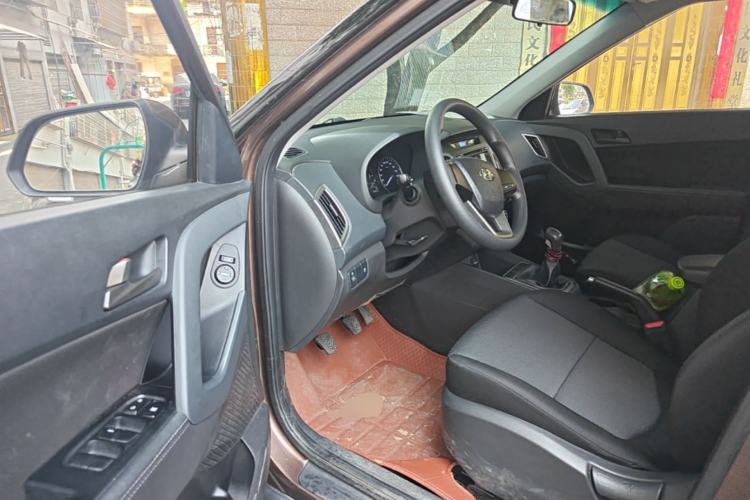 Used Hyundai ix25 2015 1.6L Manual Two-Wheel Drive Fashionable GS Model Driver Seat