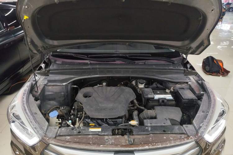 Used Hyundai ix25 2015 1.6L Automatic Two-Wheel-Drive Deluxe DLX Model Engine Bay