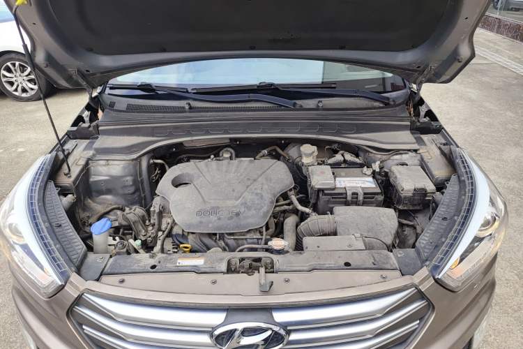 Used Hyundai ix25 2015 1.6L Automatic Two-Wheel-Drive Deluxe DLX Model Engine Bay