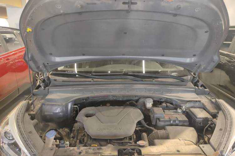 Used Hyundai ix25 2015 1.6L Automatic Two-Wheel-Drive Deluxe DLX Model Engine Bay