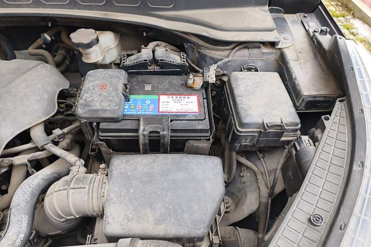Used Hyundai ix25 2015 1.6L Automatic Two-Wheel-Drive Deluxe DLX Model Engine Bay Left