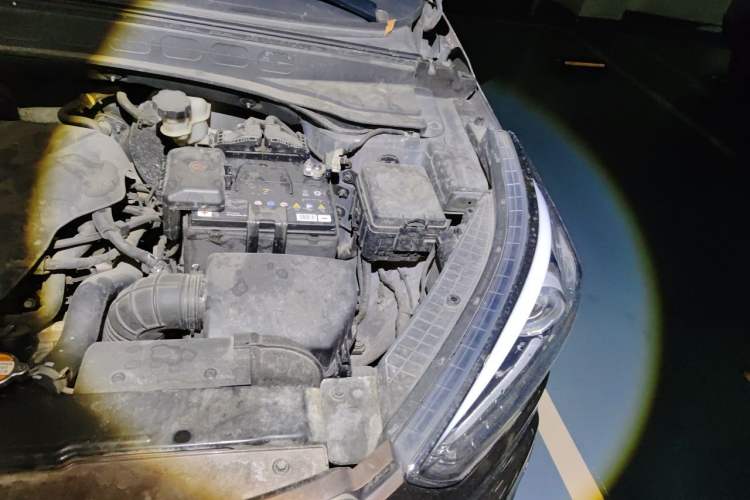 Used Hyundai ix25 2015 1.6L Automatic Two-Wheel-Drive Deluxe DLX Model Engine Bay Left