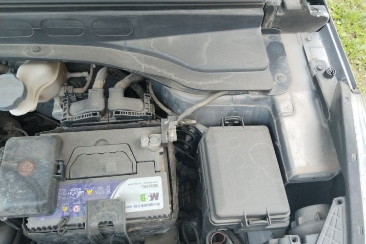 Used Hyundai ix25 2015 1.6L Automatic Two-Wheel Drive Smart GLS Trim Engine Bay Left