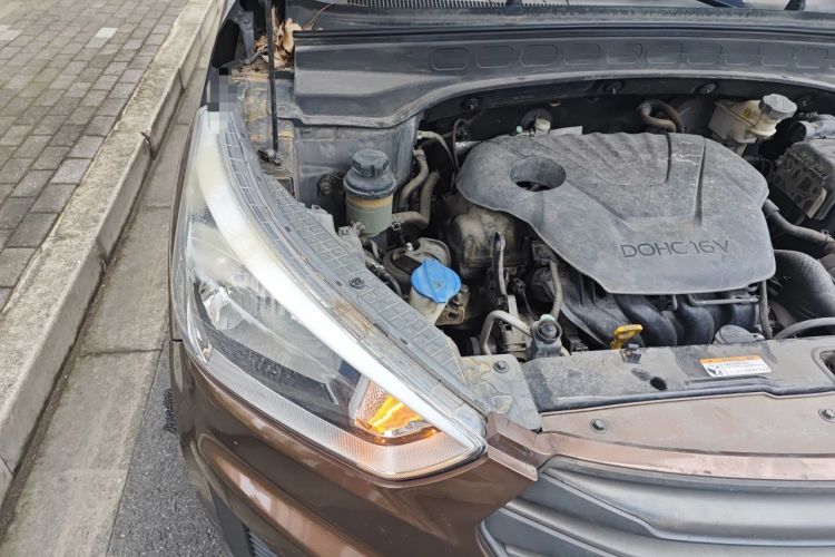 Used Hyundai ix25 2015 1.6L Manual Two-Wheel Drive Fashionable GS Model Engine Bay Right