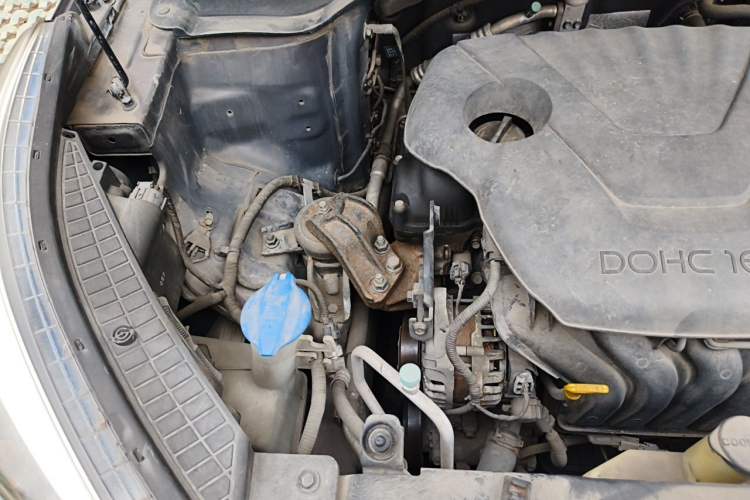 Used Hyundai ix25 2015 1.6L Automatic Two-Wheel-Drive Deluxe DLX Model Engine Bay Right