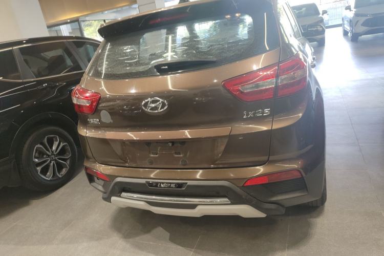 Used Hyundai ix25 2015 1.6L Automatic Two-Wheel-Drive Deluxe DLX Model Exterior 4