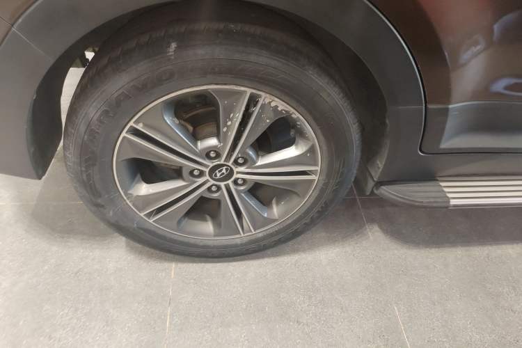 Used Hyundai ix25 2015 1.6L Automatic Two-Wheel-Drive Deluxe DLX Model Exterior 8