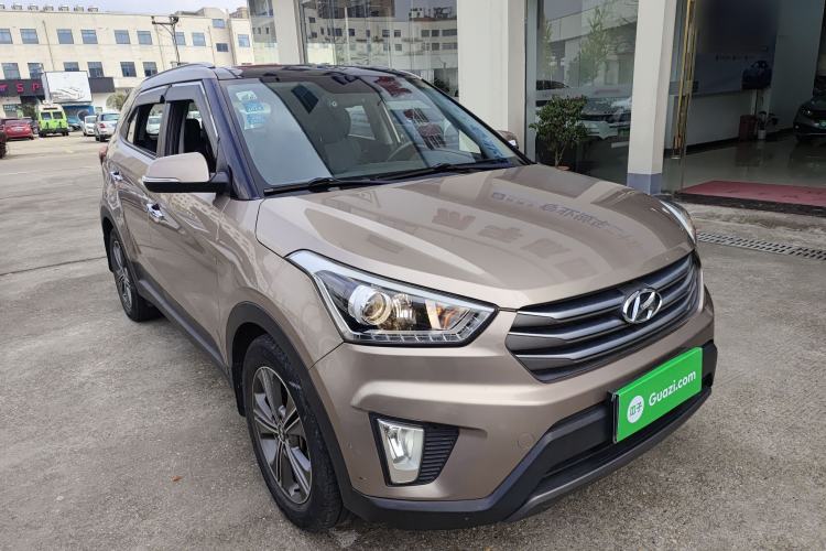 Used Hyundai ix25 2015 1.6L Automatic Two-Wheel-Drive Deluxe DLX Model Front Right 45 Deg