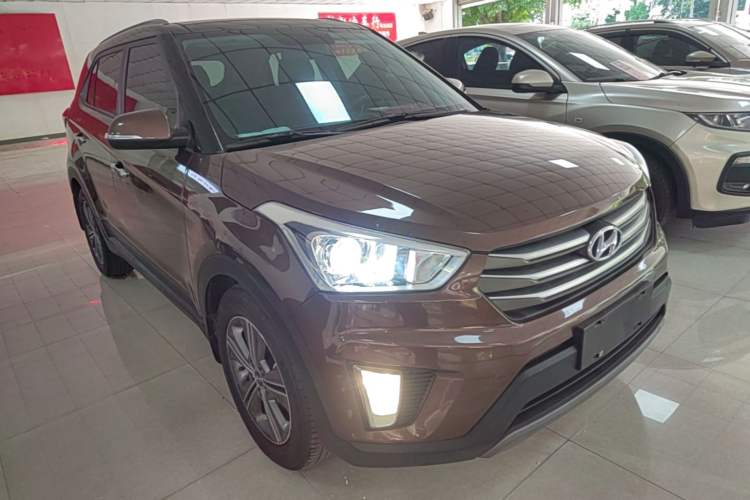 Used Hyundai ix25 2015 1.6L Automatic Two-Wheel Drive Smart GLS Trim Front Right 45 Deg
