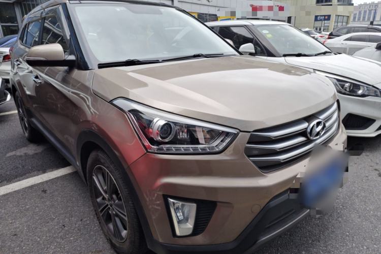 Used Hyundai ix25 2015 1.6L Automatic Two-Wheel-Drive Deluxe DLX Model Front Right 45 Deg