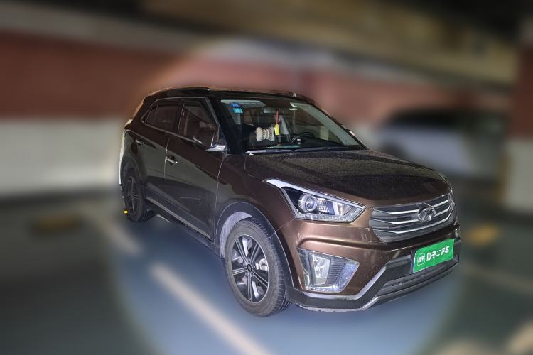 Used Hyundai ix25 2015 1.6L Automatic Two-Wheel-Drive Deluxe DLX Model Front Right 45 Deg