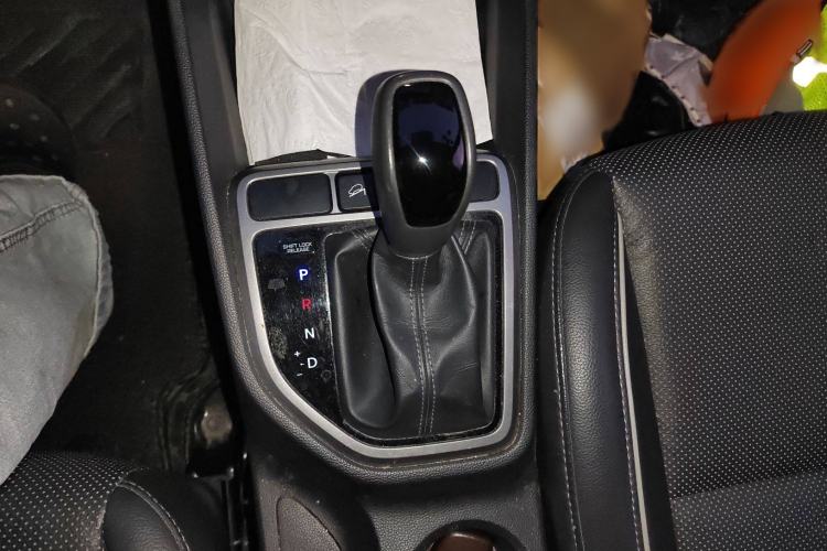 Used Hyundai ix25 2015 2.0L Automatic Two-Wheel Drive Intelligent GLS Gear Lever