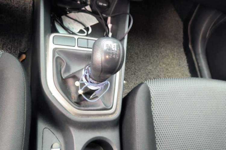 Used Hyundai ix25 2015 1.6L Manual Two-Wheel Drive Fashionable GS Model Gear Lever