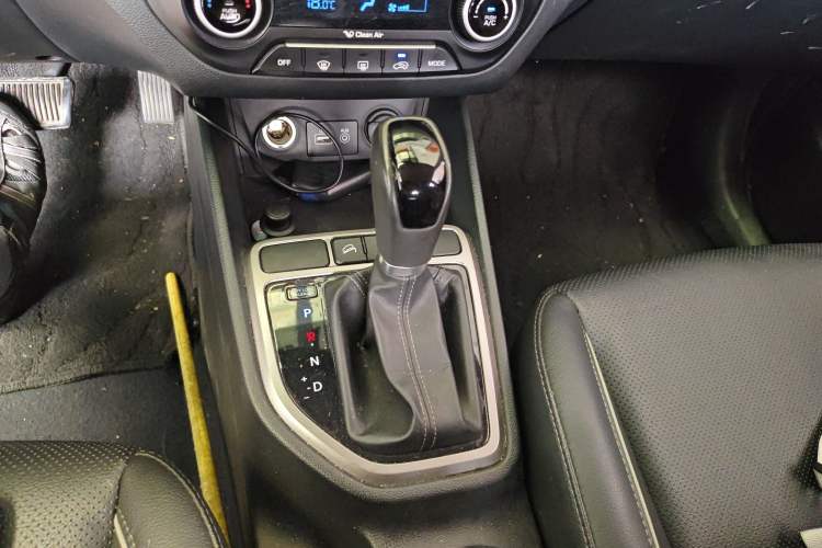 Used Hyundai ix25 2015 2.0L Automatic Two-Wheel Drive Intelligent GLS Gear Lever