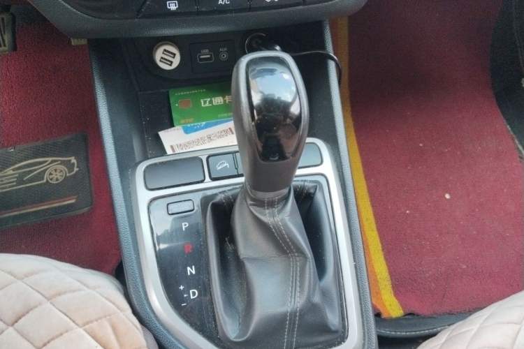 Used Hyundai ix25 2015 1.6L Automatic Two-Wheel Drive Smart GLS Trim Gear Lever