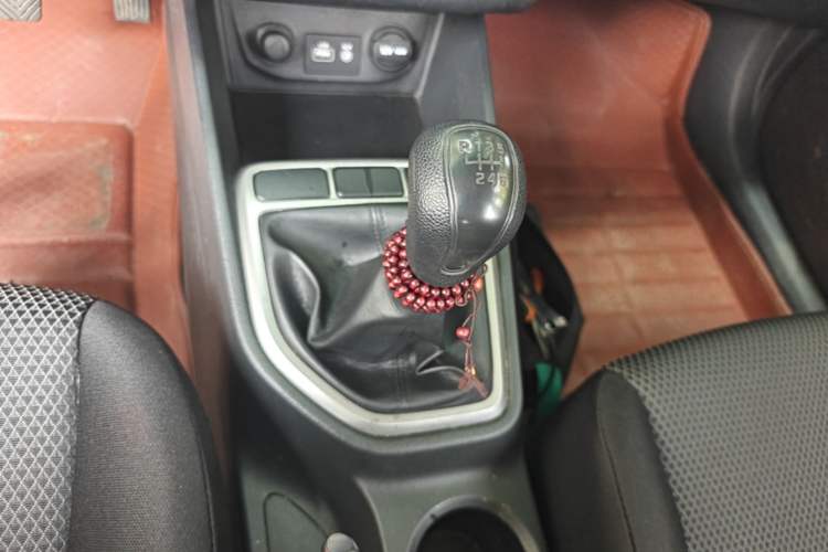 Used Hyundai ix25 2015 1.6L Manual Two-Wheel Drive Fashionable GS Model Gear Lever