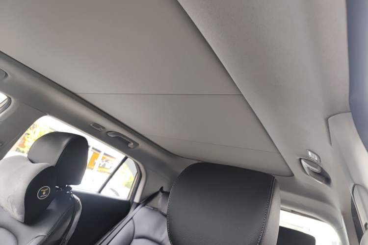 Used Hyundai ix25 2015 1.6L Automatic Two-Wheel-Drive Deluxe DLX Model Headliner