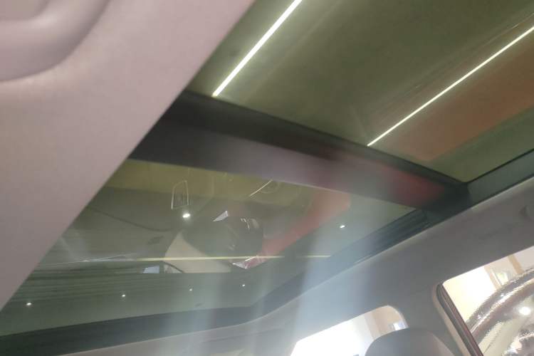 Used Hyundai ix25 2015 1.6L Automatic Two-Wheel-Drive Deluxe DLX Model Headliner