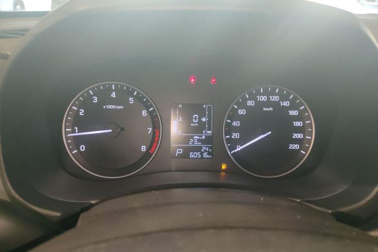 Used Hyundai ix25 2015 1.6L Automatic Two-Wheel-Drive Deluxe DLX Model Instrument Cluster
