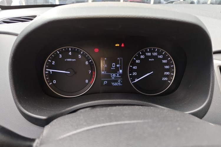 Used Hyundai ix25 2015 1.6L Automatic Two-Wheel-Drive Deluxe DLX Model Instrument Cluster