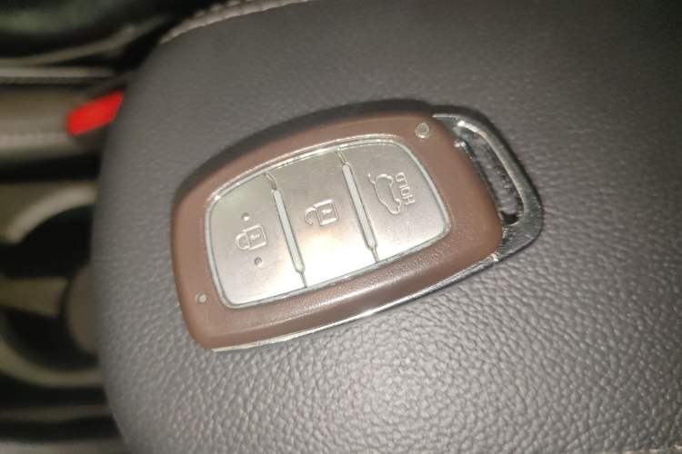 Used Hyundai ix25 2015 1.6L Automatic Two-Wheel-Drive Deluxe DLX Model Interior 1