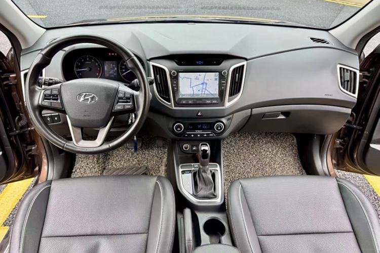 Used Hyundai ix25 2015 1.6L Automatic Two-Wheel-Drive Deluxe DLX Model Interior 1