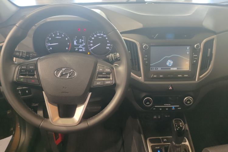 Used Hyundai ix25 2015 1.6L Automatic Two-Wheel-Drive Deluxe DLX Model Interior 2